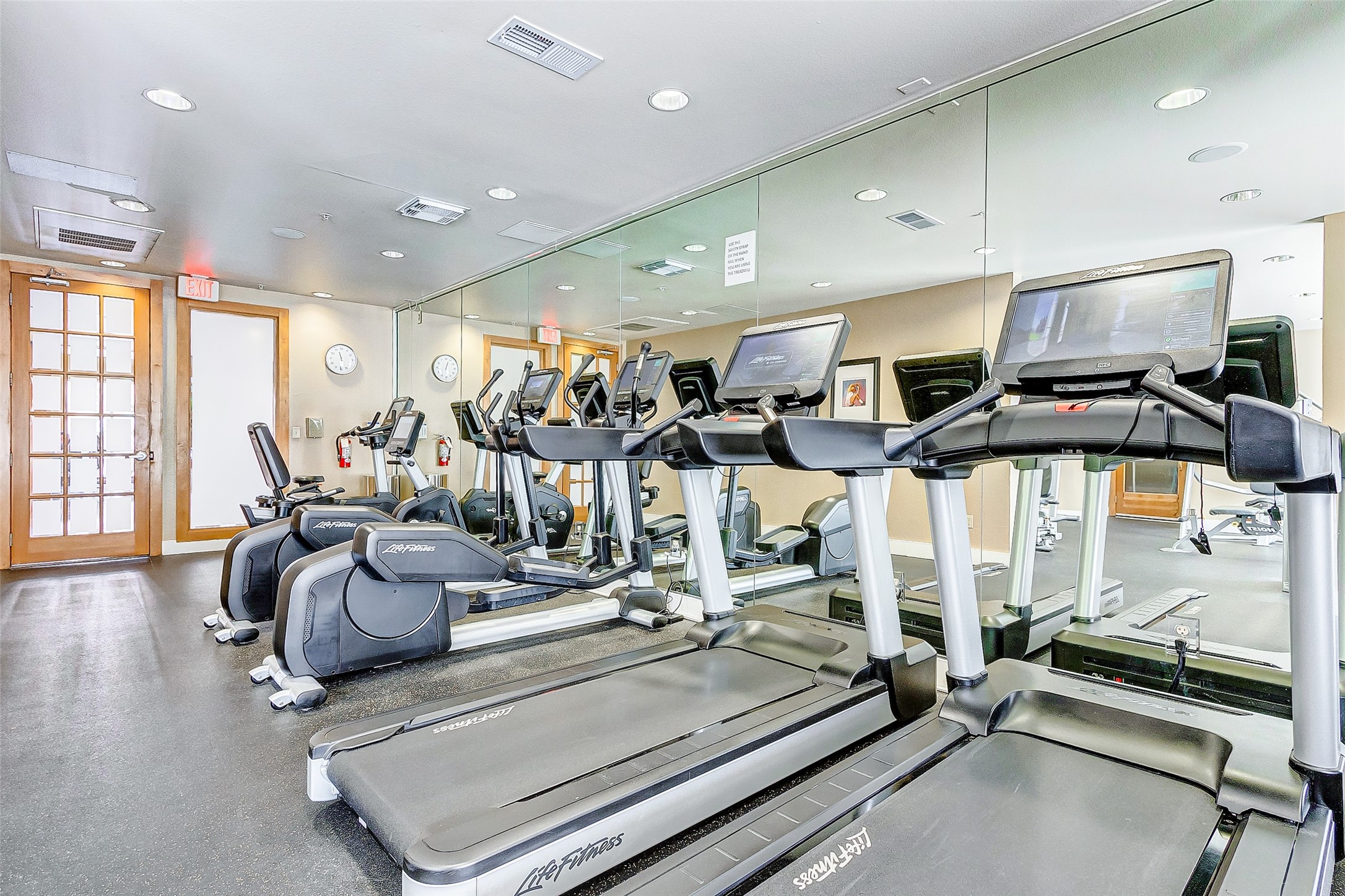 3505 Sage Road, Unit 1702 Houston, TX 77056 - Photo 7 of 23 a room with gym equipment and large mirror