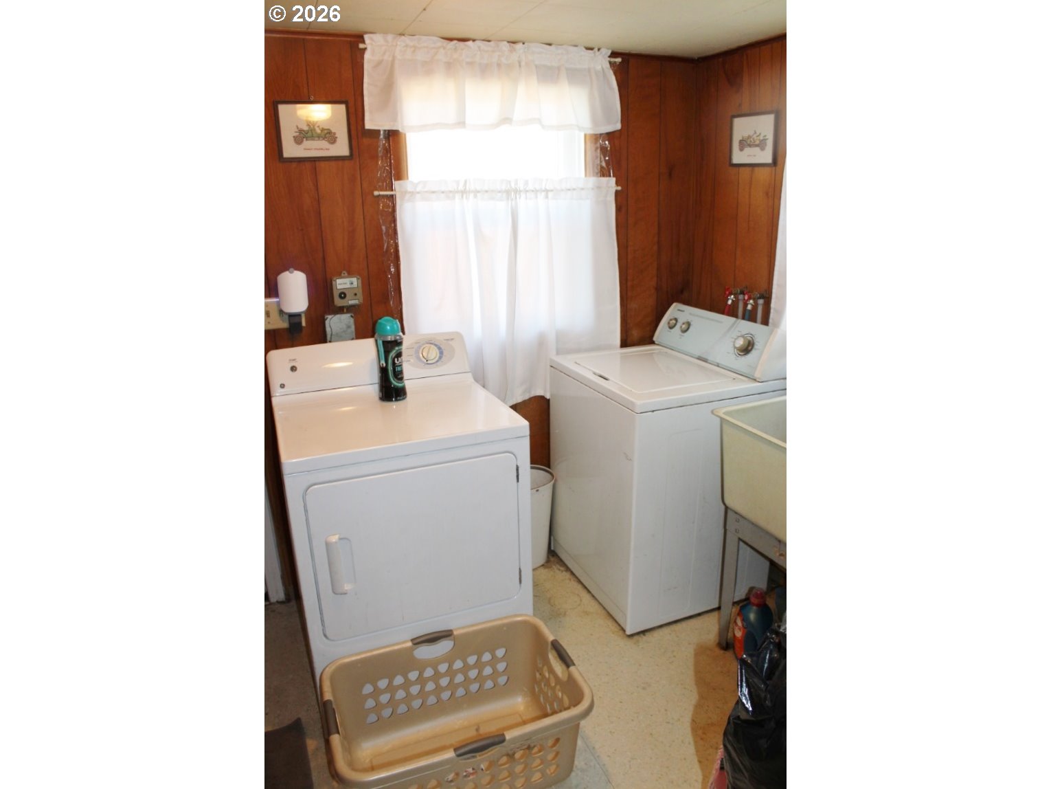 212 Concord Street Helix, OR 97835 - Photo 14 of 22 a room with a washer and dryer