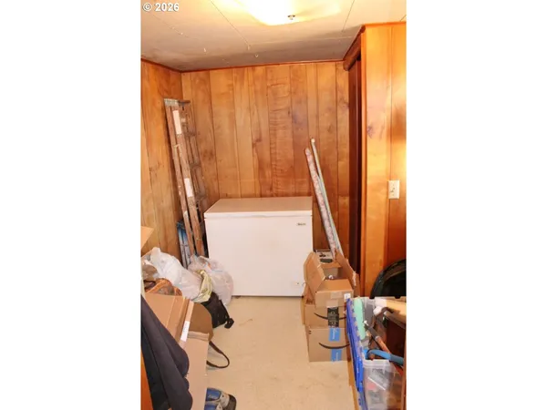 a view of utility room