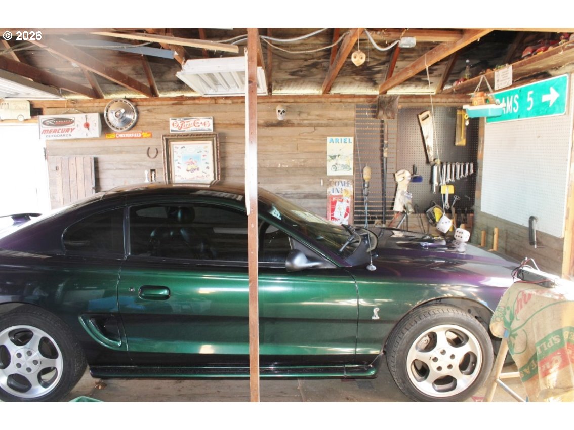 212 Concord Street Helix, OR 97835 - Photo 22 of 22 a bathroom with a sink and a mirror
