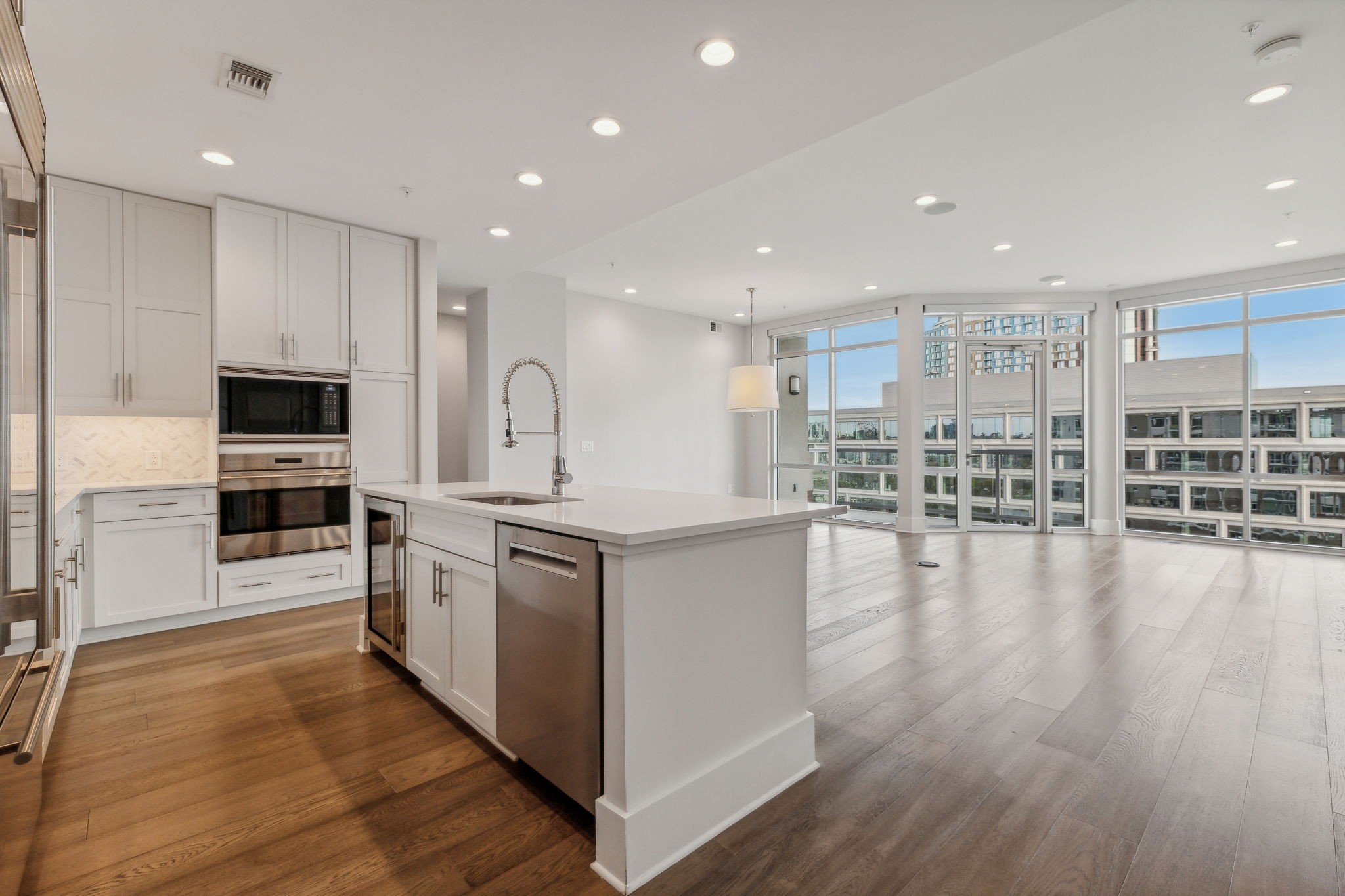 20 Rutledge Street, Unit 605 Nashville, TN 37210 - Photo 3 of 63 Floor-to-ceiling windows in the living space.