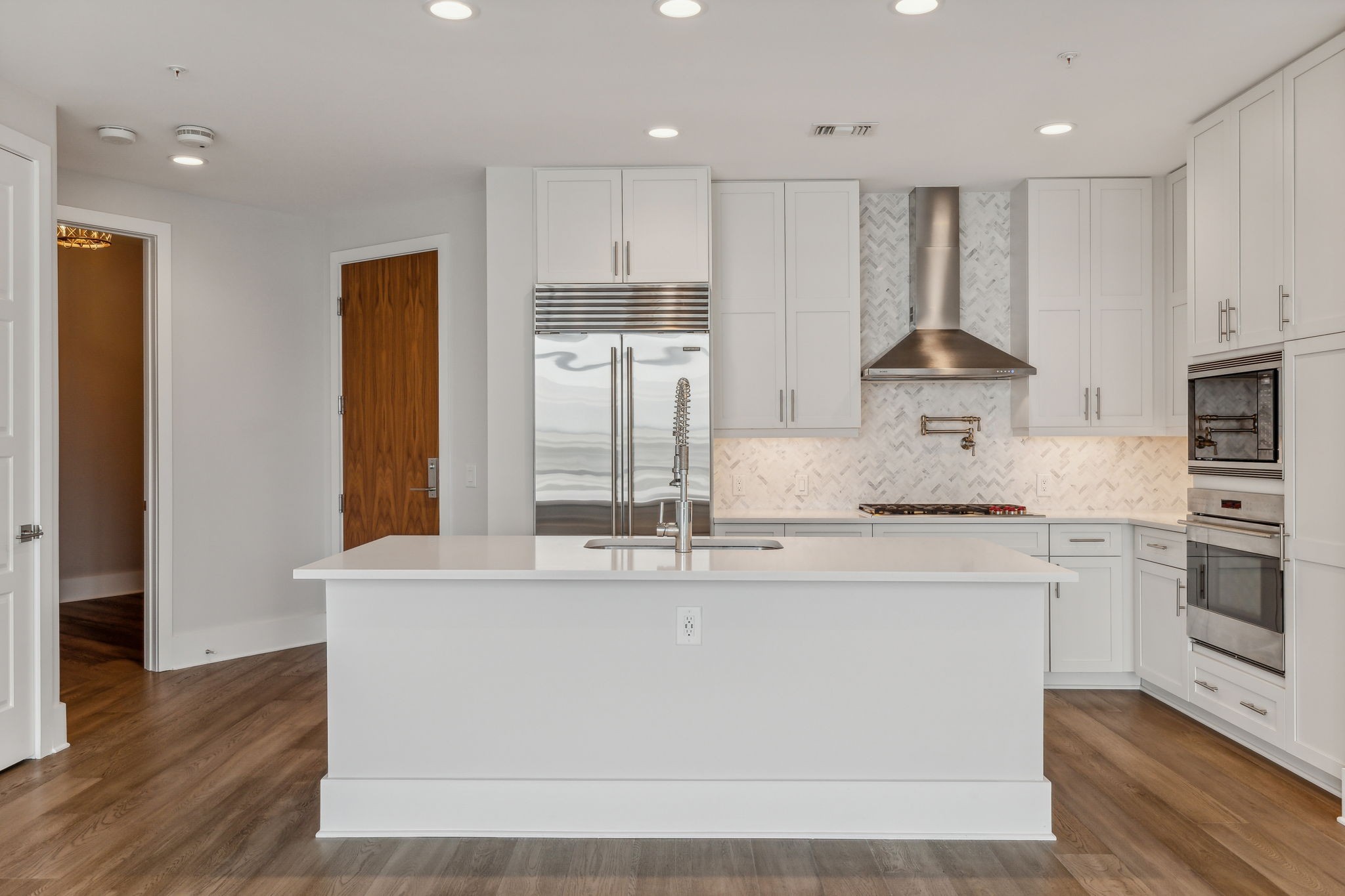 20 Rutledge Street, Unit 605 Nashville, TN 37210 - Photo 9 of 63 Gallery Image 9