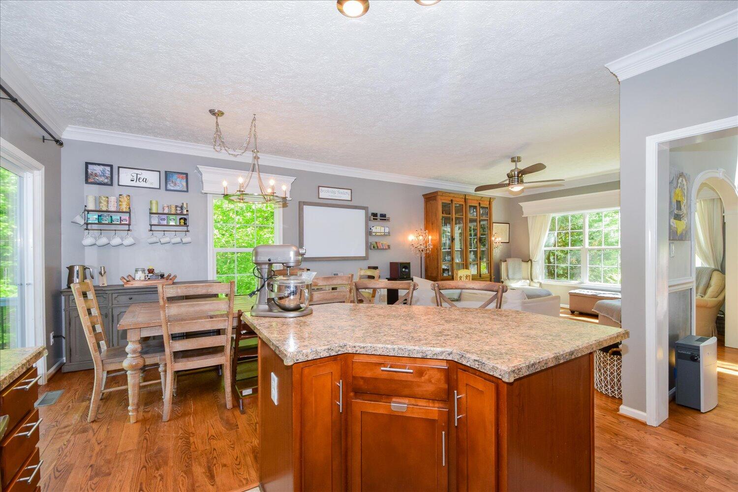 4765 Brookridge Road Roanoke, VA 24014 - Photo 8 of 51 08-4765 Brookridge-8