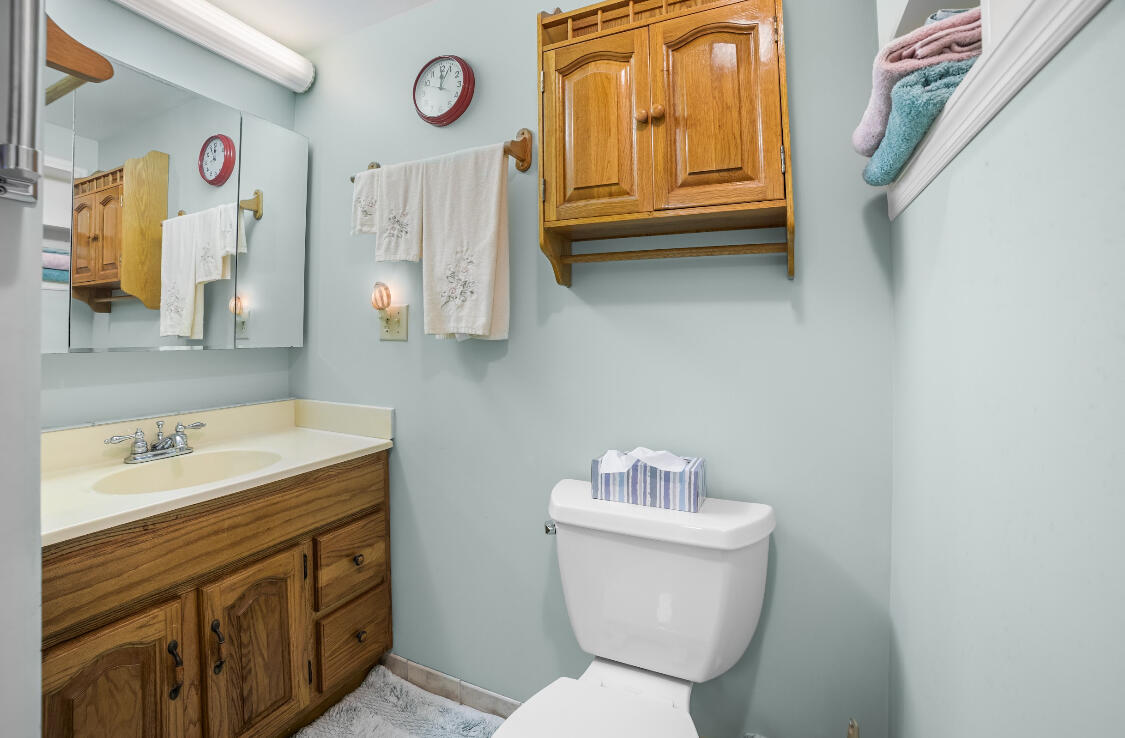 3966 Northwest 20th Avenue Okeechobee, FL 34972 - Photo 21 of 35 a bathroom with a toilet sink and mirror