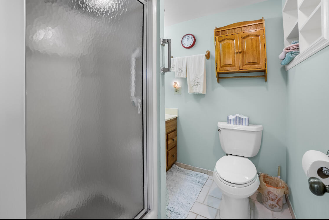 3966 Northwest 20th Avenue Okeechobee, FL 34972 - Photo 8 of 35 a bathroom with a toilet and a sink