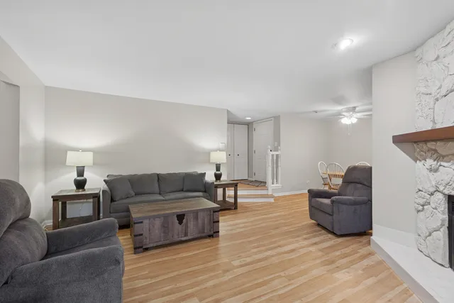 $350,000 | 724 Maplewood Court, Unit 34B, Willowbrook, IL 60527