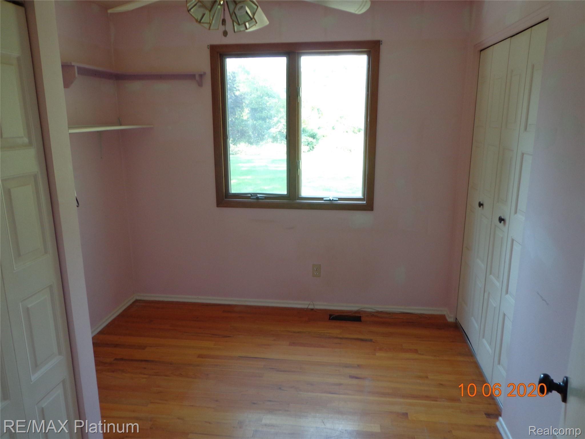 7062 Porter Road Grand Blanc, MI 48439 - Photo 4 of 17 DSC02521.JPG