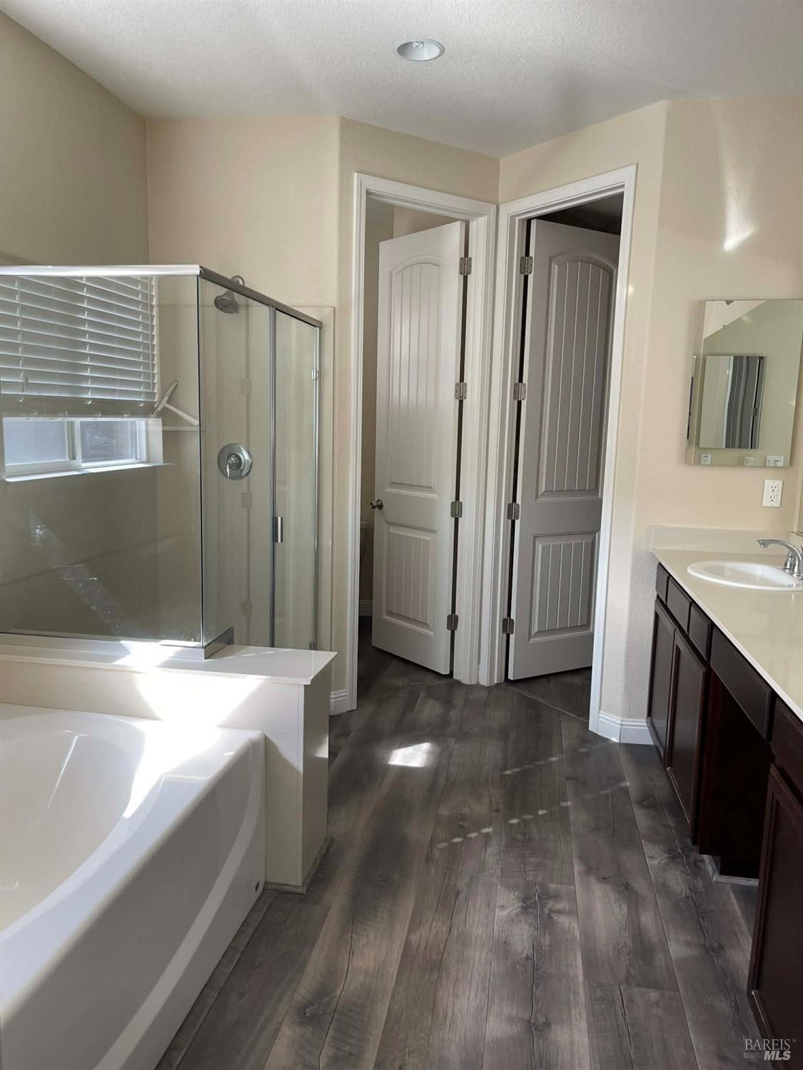 448 Cache Court Vacaville, CA 95688 - Photo 11 of 21 Primary Bathroom
