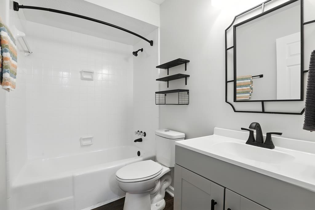 906 Bunker Hill Road Columbus, GA 31907 - Photo 12 of 32 Guest Bath
