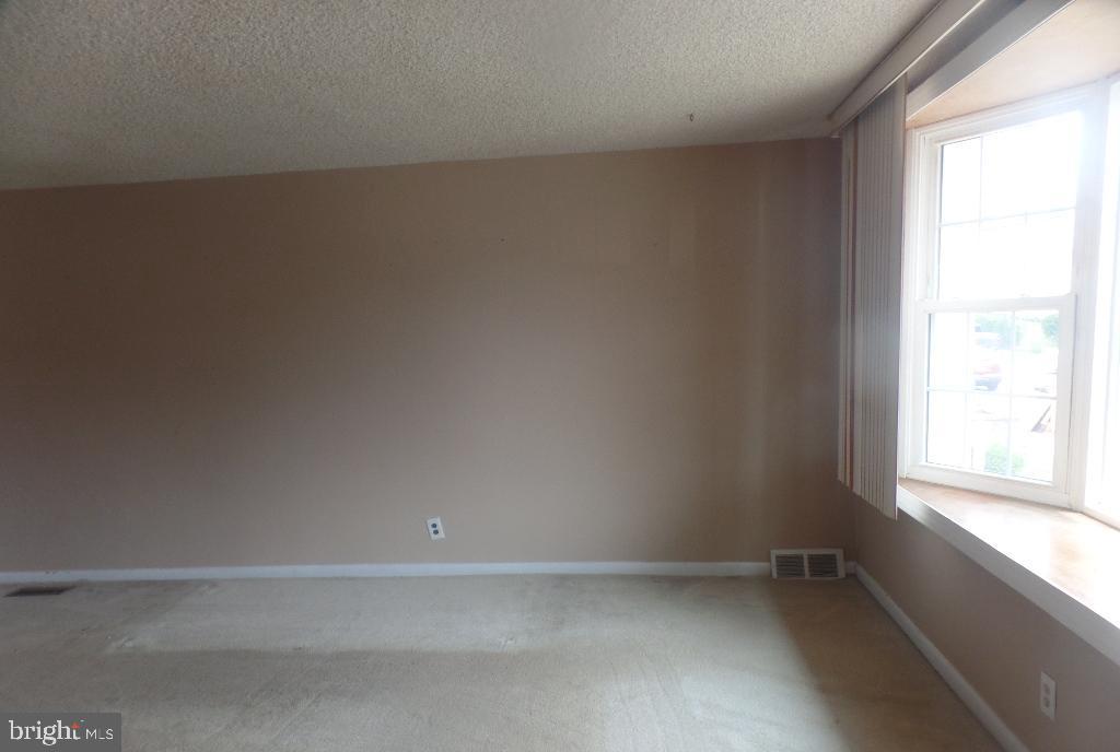 11738 Denman Road Philadelphia, PA 19154 - Photo 3 of 12 Gallery Image 3