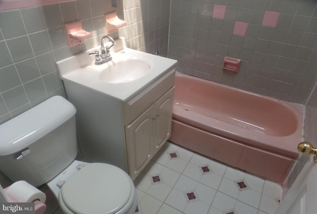 11738 Denman Road Philadelphia, PA 19154 - Photo 4 of 12 Gallery Image 4