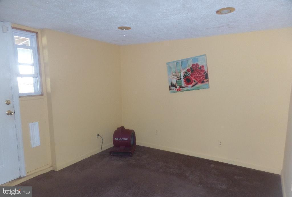 11738 Denman Road Philadelphia, PA 19154 - Photo 10 of 12 Gallery Image 10