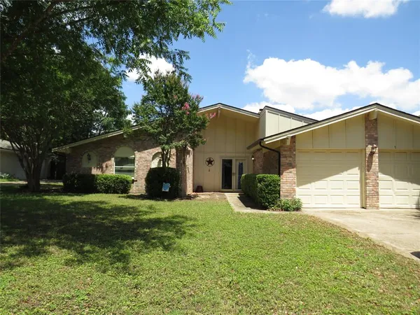 $2,200 | 3308 Spring Valley Drive, Bedford, TX 76021