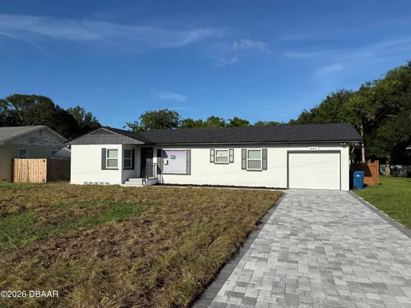 $2,400 | 243 South Hull Avenue, DeLand, FL 32720