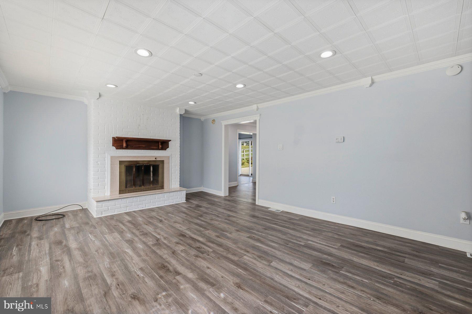 4217 Chestnut Grove Road Keedysville, MD 21756 - Photo 5 of 33 Gallery Image 5