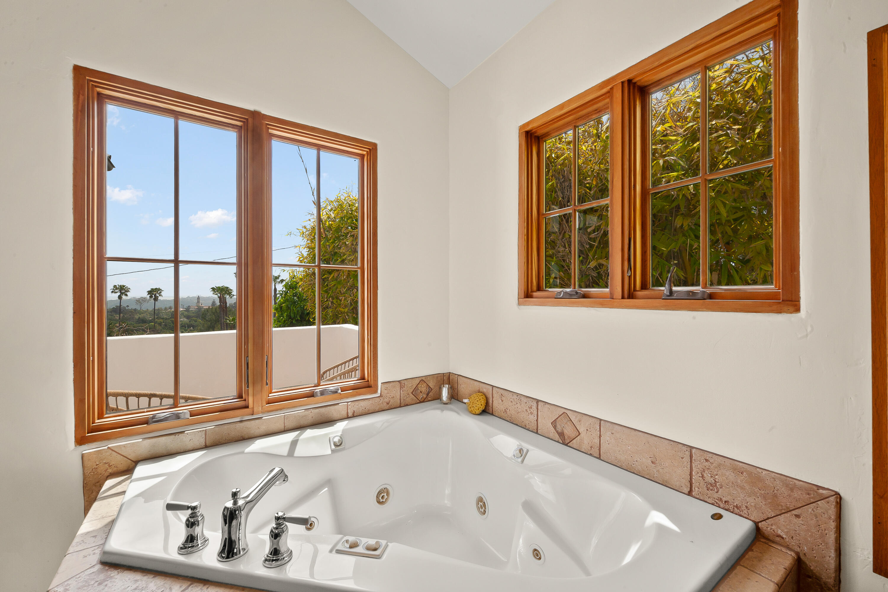 870 Windsor Way Santa Barbara, CA 93105 - Photo 37 of 59 a bathroom with a bathtub and a window