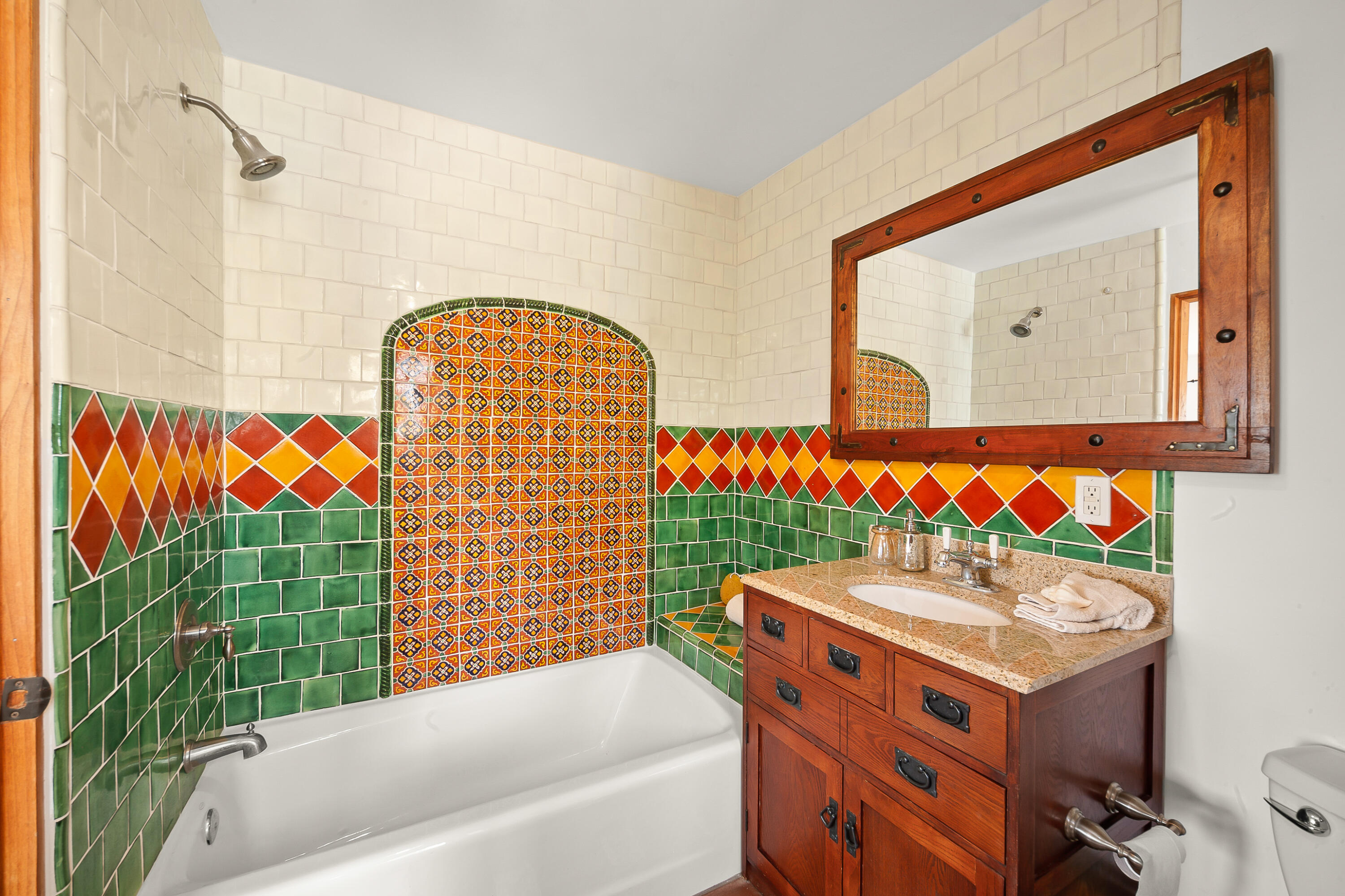 870 Windsor Way Santa Barbara, CA 93105 - Photo 40 of 59 a bathroom with a sink mirror and tub
