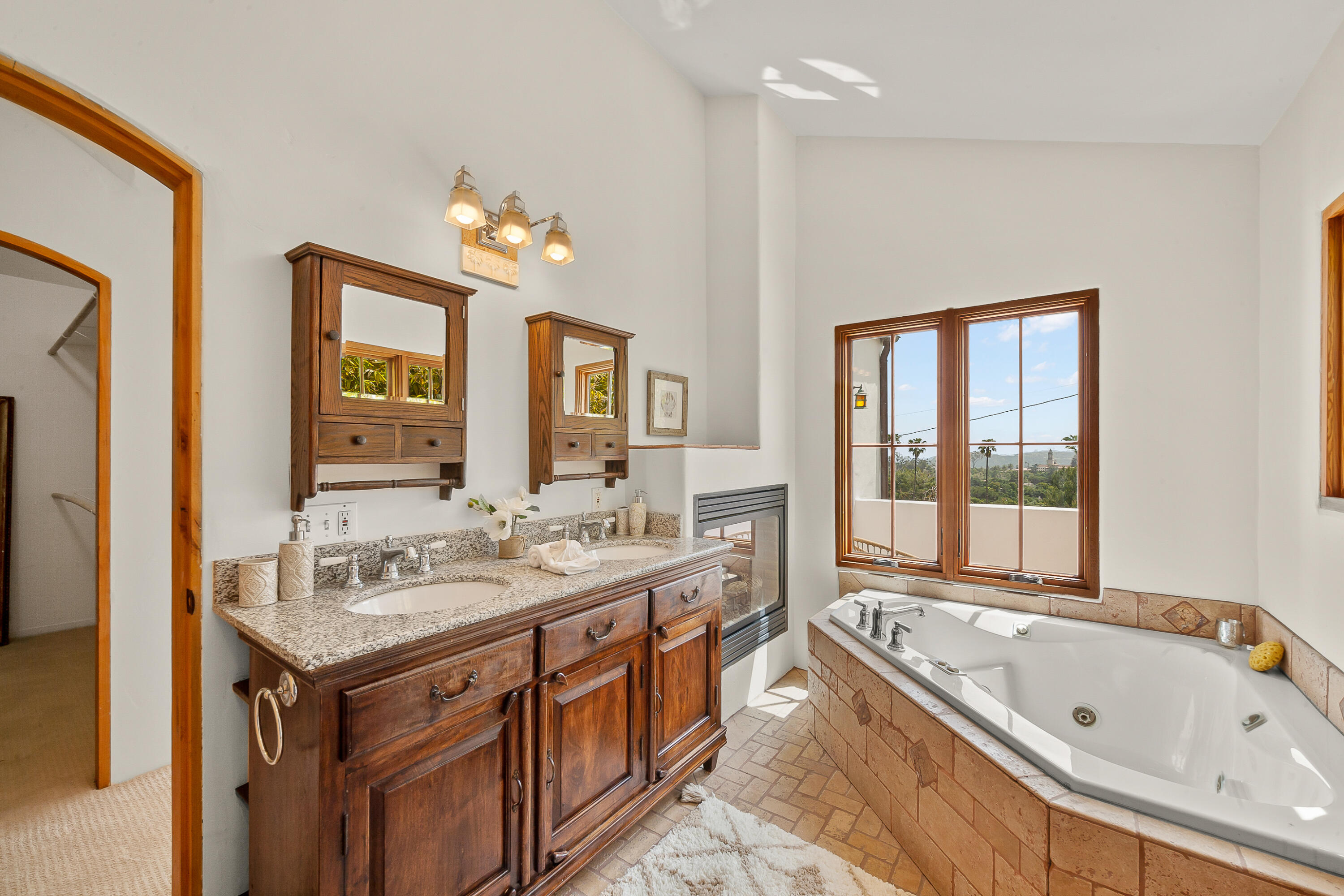 870 Windsor Way Santa Barbara, CA 93105 - Photo 10 of 59 870 Windsor Way_HDR_LA360VR-29