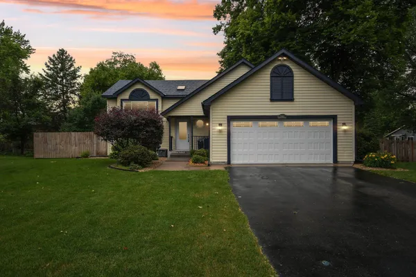 $435,000 | 2991 Ontario Road, Little Canada, MN 55117