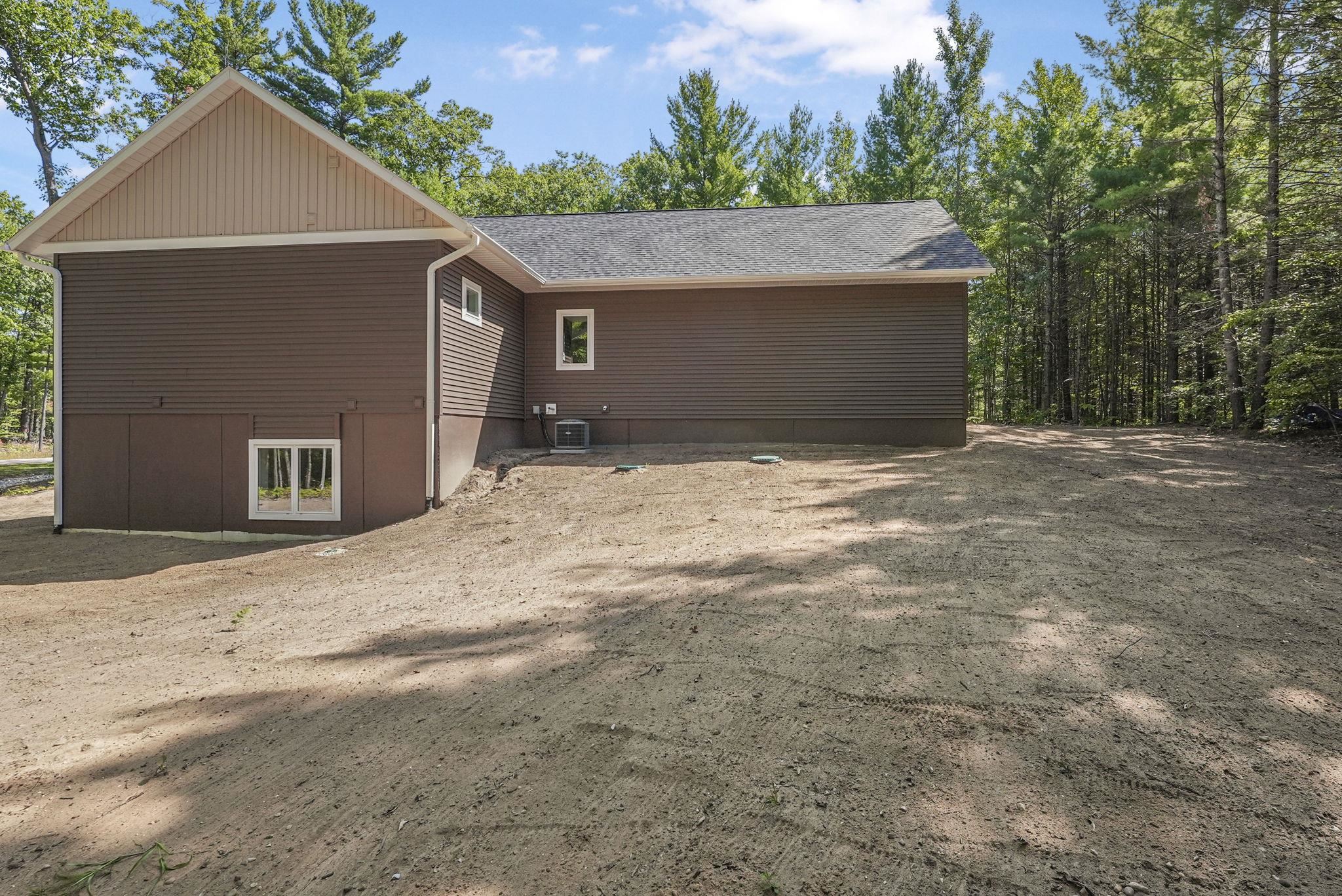2266 Arbutus Ridge Drive Traverse City, MI 49696 - Photo 38 of 39