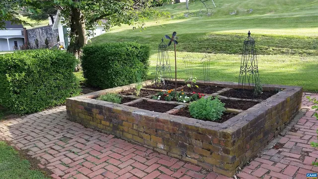 $1,195,000 | 610 New Hope Road, Staunton, VA 24401