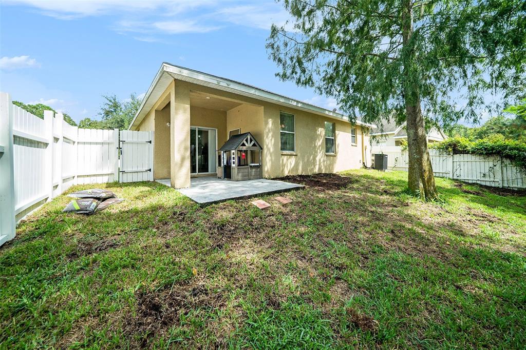 12045 Colony Lakes Boulevard New Port Richey, FL 34654 - Photo 18 of 22 a front view of a house with garden