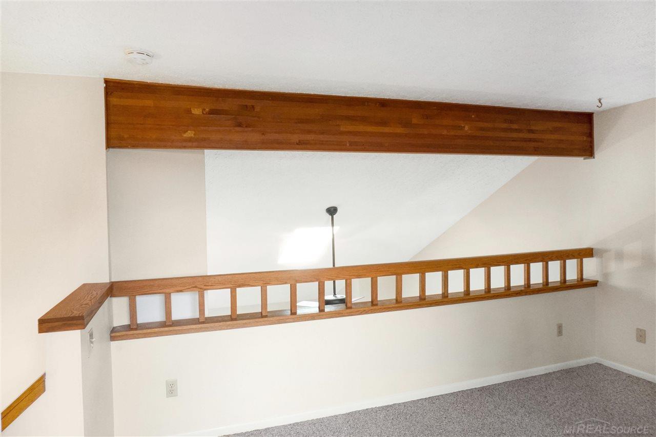 215 East Jolly Road Lansing, MI 48910 - Photo 29 of 38 50070946-28.JPG