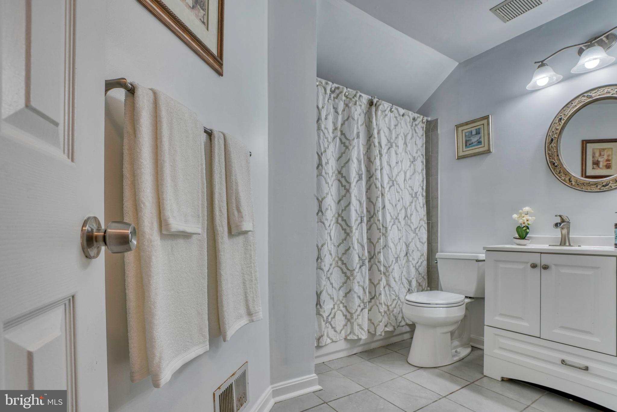 9302 Bellbeck Road Baltimore, MD 21234 - Photo 25 of 31 Bathroom