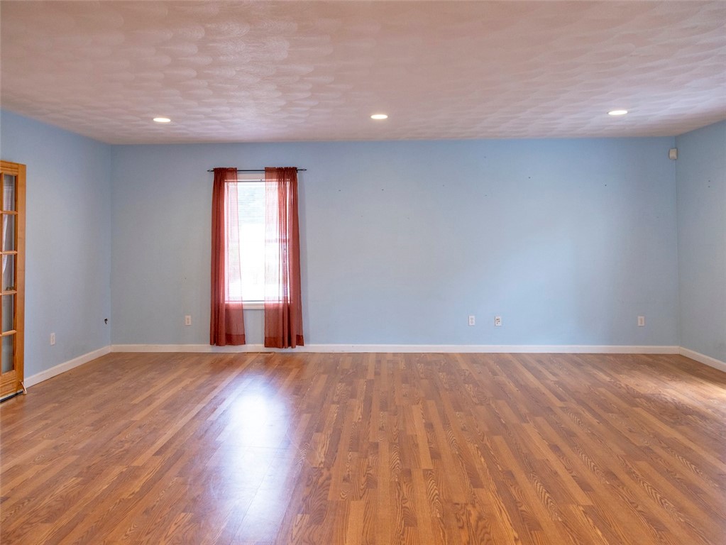 192 Midget Avenue Warwick, RI 02886 - Photo 3 of 17