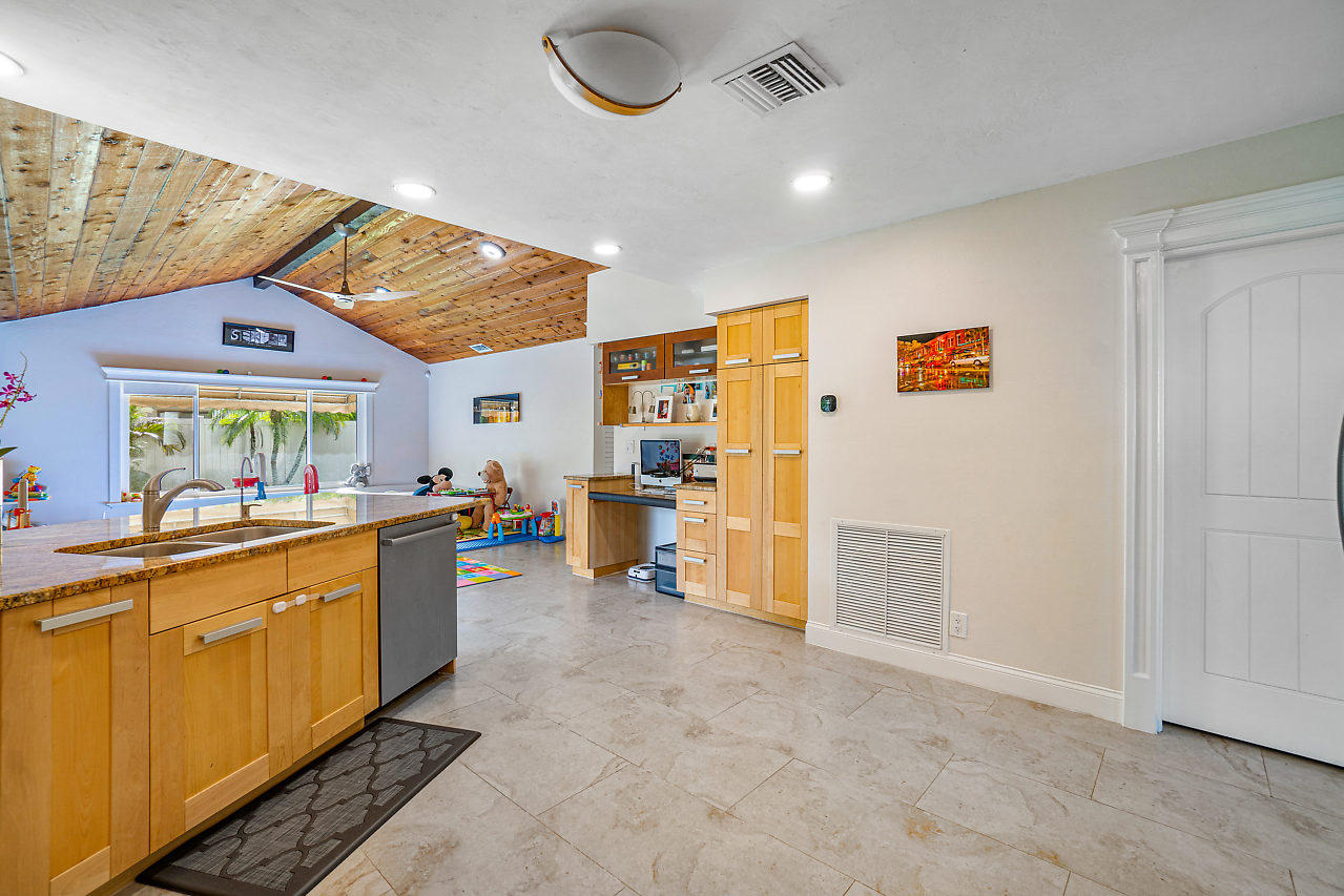 3271 Northwest 28th Way Boca Raton, FL 33434 - Photo 13 of 34 017-3271NW28thWay-BocaRaton-FL-small