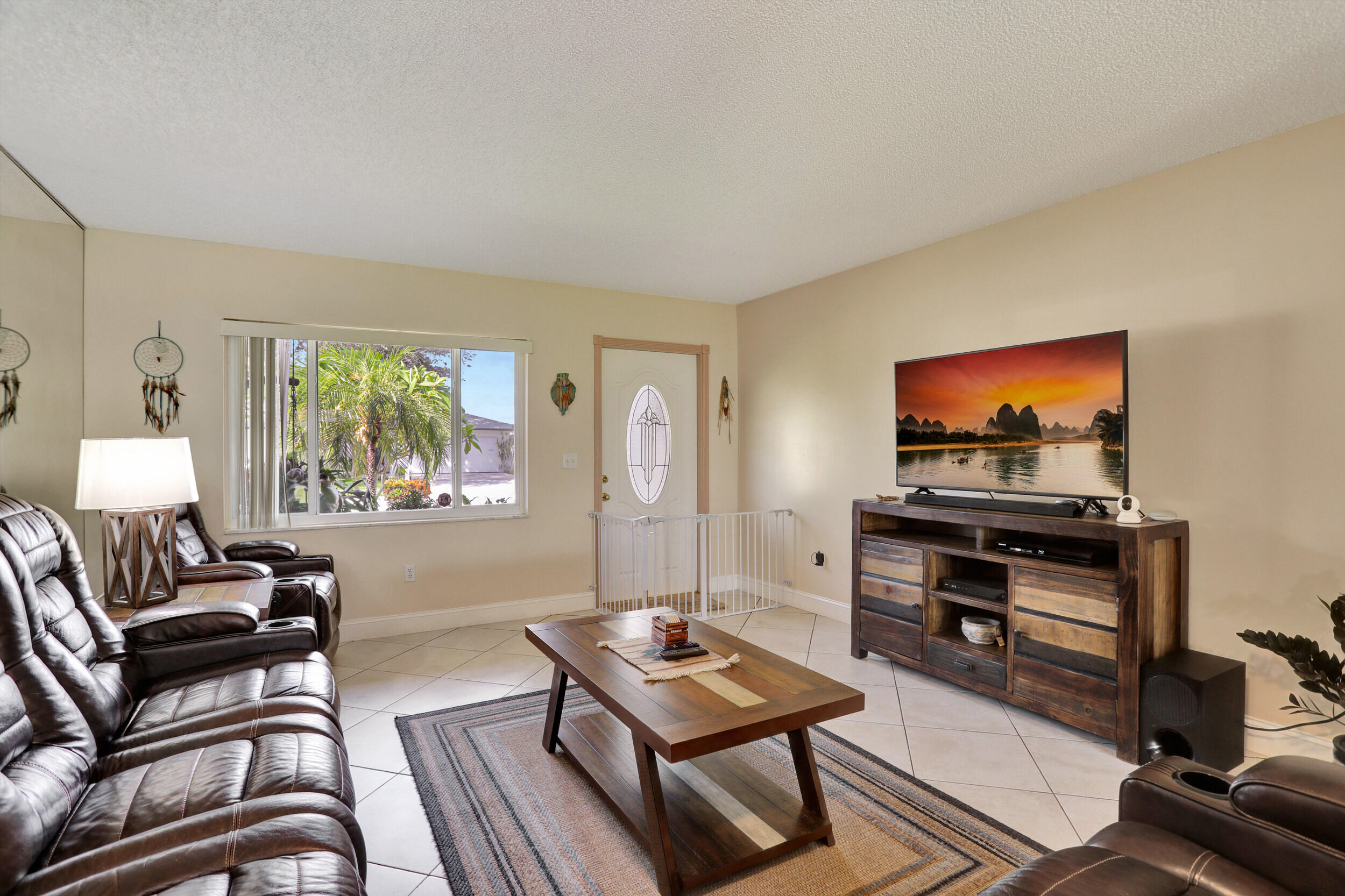 11202 Landsman Street Boca Raton, FL 33428 - Photo 4 of 40 Living room