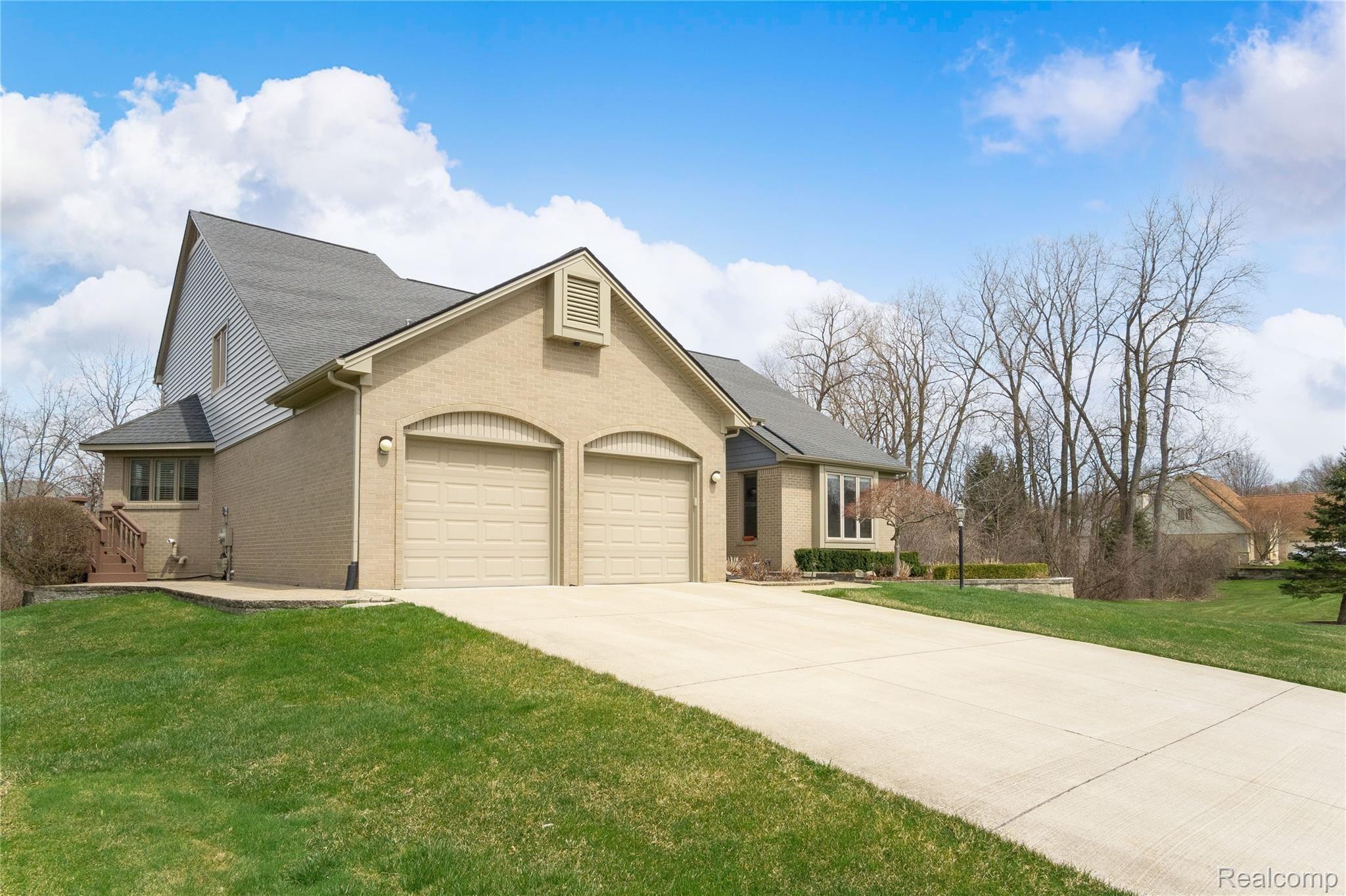 1384 Bembridge Drive Rochester, MI 48307 - Photo 61 of 61 Exteriors (4 of 13).jpg