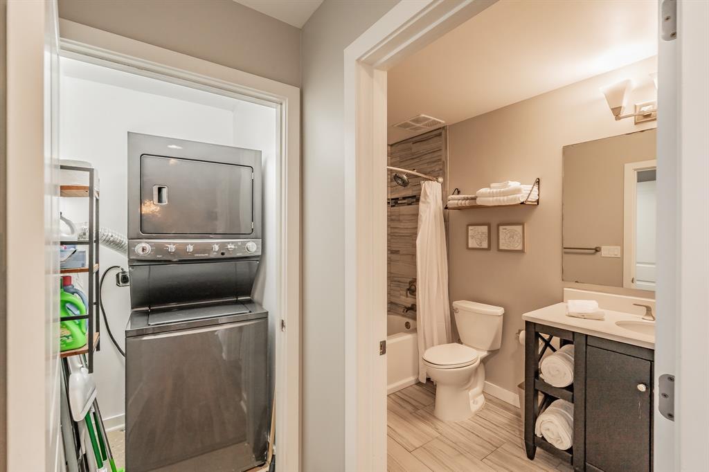 1200 Main Street, Unit 812 Dallas, TX 75202 - Photo 11 of 17 a en suite bathroom with a toilet a sink and a mirror