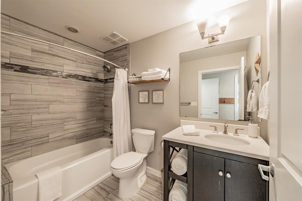 1200 Main Street, Unit 812 Dallas, TX 75202 - Photo 3 of 17 a bathroom with a sink toilet and shower
