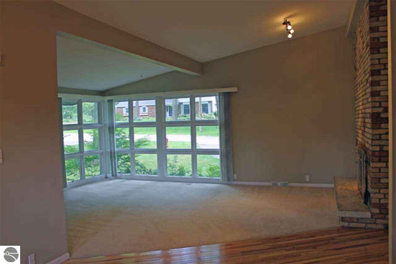 567 Bloomfield Road Traverse City, MI 49686 - Photo 7 of 16 1775107-6.JPG