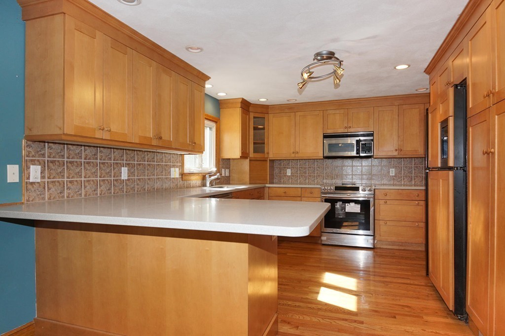 4 Aqueduct Road Natick, MA 01760 - Photo 6 of 30 Gallery Image 6