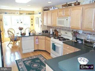 150 Coburn Road Pennington, NJ 08534 - Photo 2 of 6