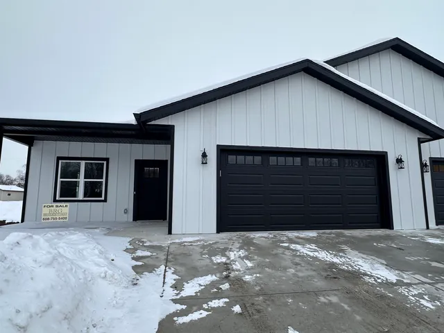 $375,000 | 1222 Prairie, Janesville, WI 53545