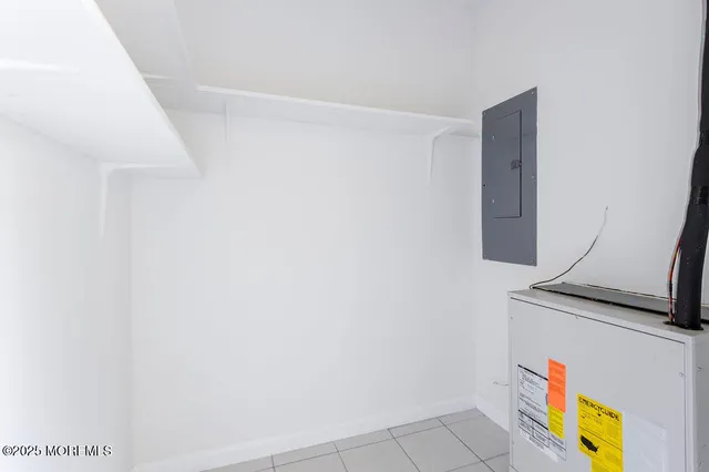 a view of utility room