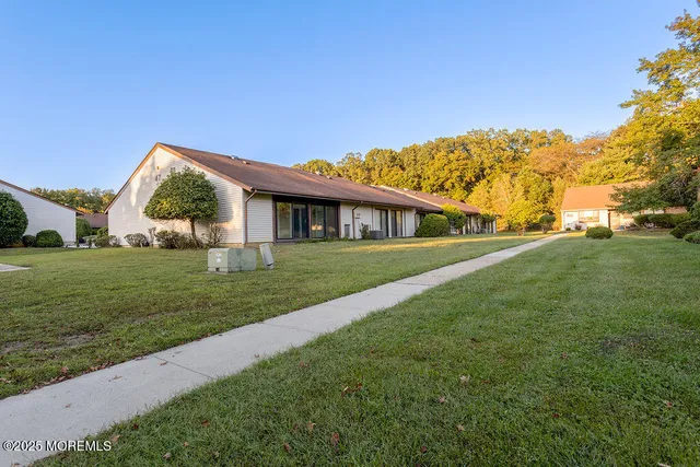$2,600 | 47 Wild Turkey Way, Unit E, Manalapan, NJ 07726