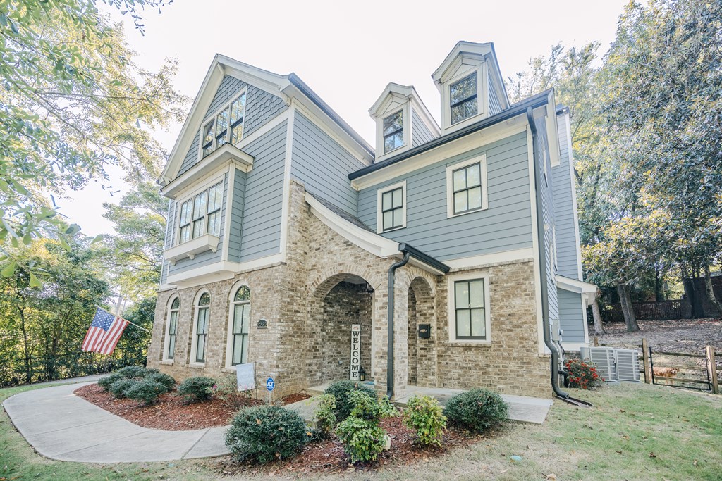 3232 Hillside Way Columbus, GA 31906 - Photo 4 of 61 a front view of a house with garden