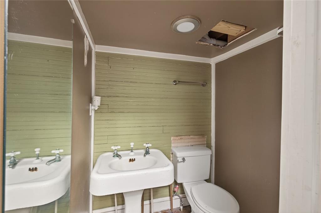 304 South Cherokee Road Social Circle, GA 30025 - Photo 13 of 40