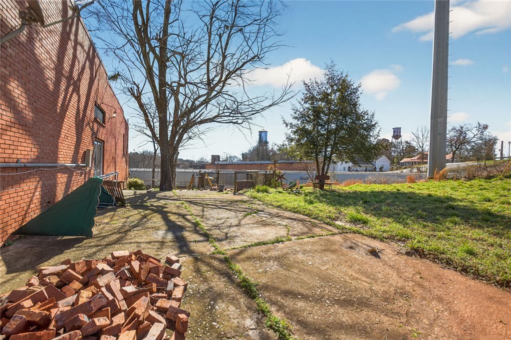 304 South Cherokee Road Social Circle, GA 30025 - Photo 24 of 40