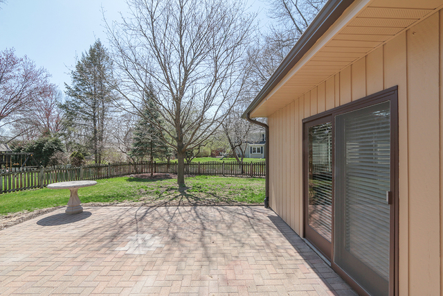 49 Winthrop New Road Sugar Grove, IL 60554 - Photo 4 of 40