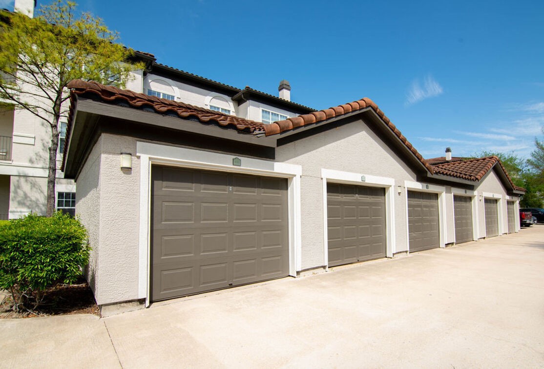 2840 Shadowbriar Drive, Unit B3 Houston, TX 77077 - Photo 5 of 22 a house with a outdoor space