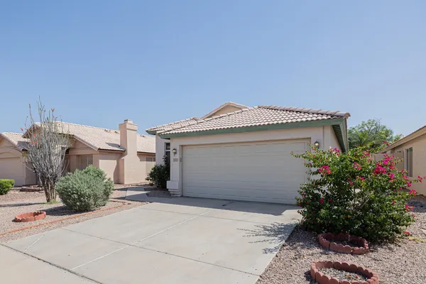 $2,295 | 601 South Silverbrush Drive, Chandler, AZ 85226