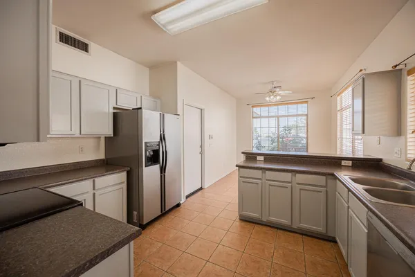 $2,295 | 601 South Silverbrush Drive, Chandler, AZ 85226