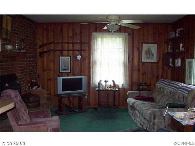 5511 Coxson Road Sandston, VA 23231 - Photo 5 of 9 Den/Family/Great Room - Family room has a beautifu