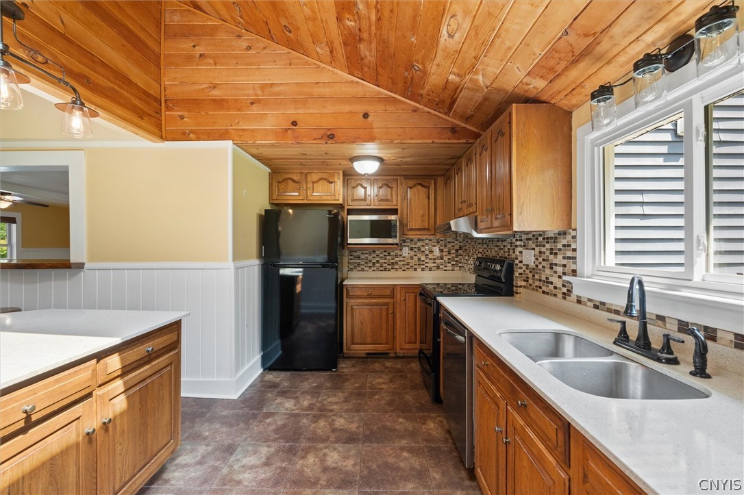305 Howard Road Volney, NY 13069 - Photo 13 of 49 Bright kitchen.