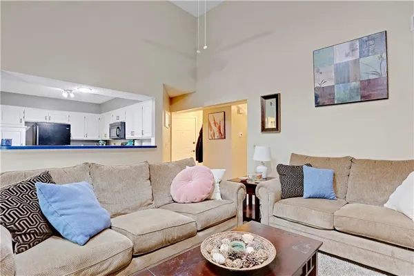 $200,000 | 13825 West 58th Terrace, Unit 6, Shawnee, KS 66216